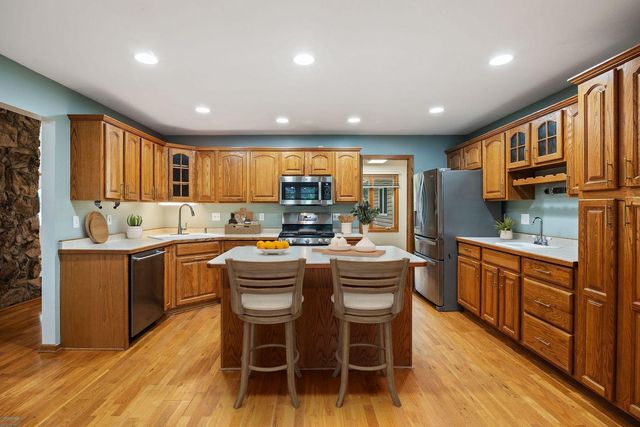 15700 Logarto Lane, Burnsville, MN 55306