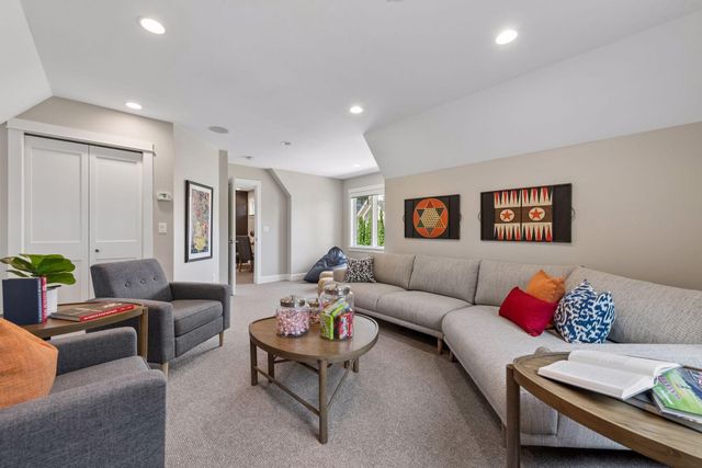 633 Park Street E, Wayzata, MN 55391