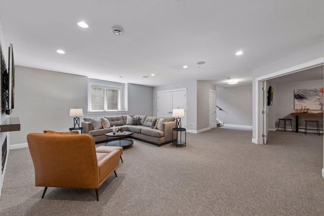 633 Park Street E, Wayzata, MN 55391
