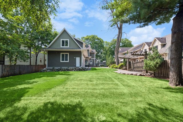 633 Park Street E, Wayzata, MN 55391