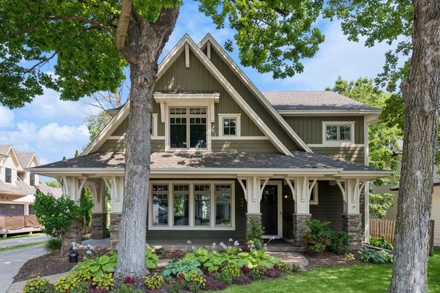 633 Park Street E, Wayzata, MN 55391