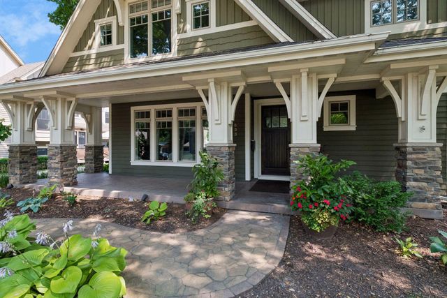 633 Park Street E, Wayzata, MN 55391