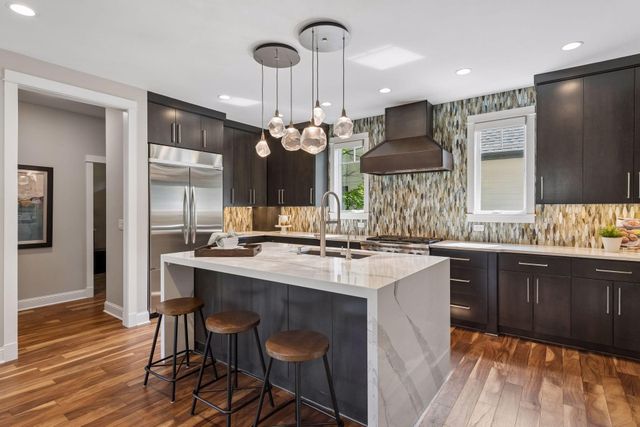 633 Park Street E, Wayzata, MN 55391