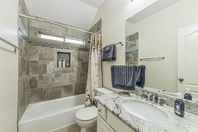 3411 Highland Point Lane, Pearland, TX 77581