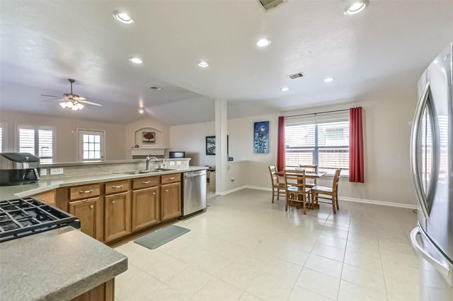 3411 Highland Point Lane, Pearland, TX 77581