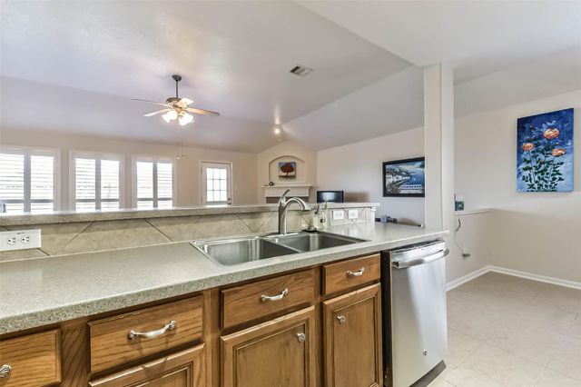 3411 Highland Point Lane, Pearland, TX 77581