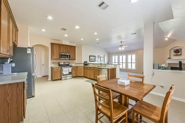 3411 Highland Point Lane, Pearland, TX 77581