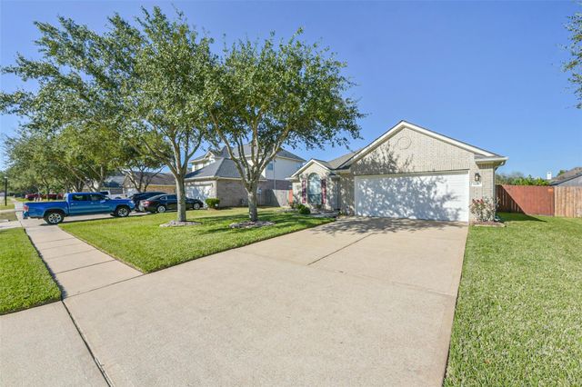 3411 Highland Point Lane, Pearland, TX 77581