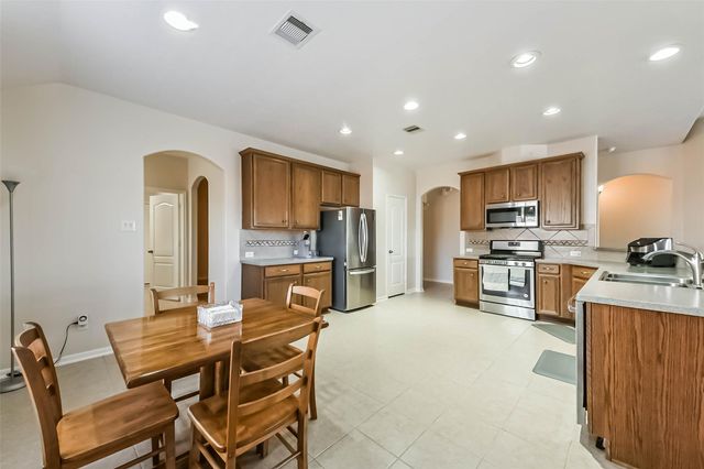 3411 Highland Point Lane, Pearland, TX 77581