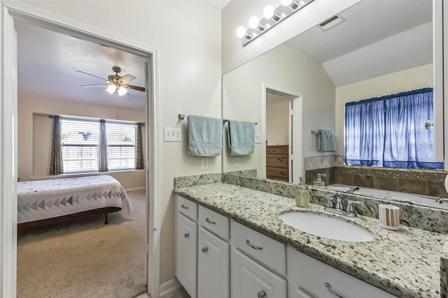 3411 Highland Point Lane, Pearland, TX 77581