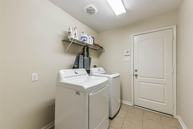 3411 Highland Point Lane, Pearland, TX 77581