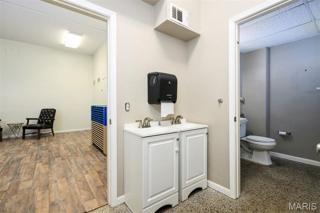 5001 Pernod Avenue, St Louis, MO 63139