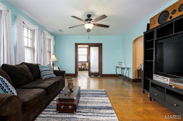 5001 Pernod Avenue, St Louis, MO 63139