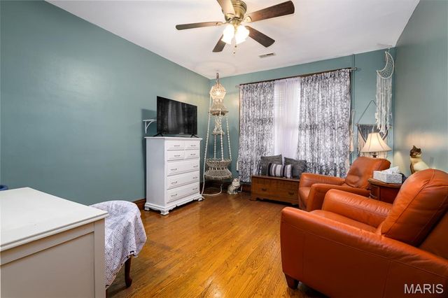 5001 Pernod Avenue, St Louis, MO 63139