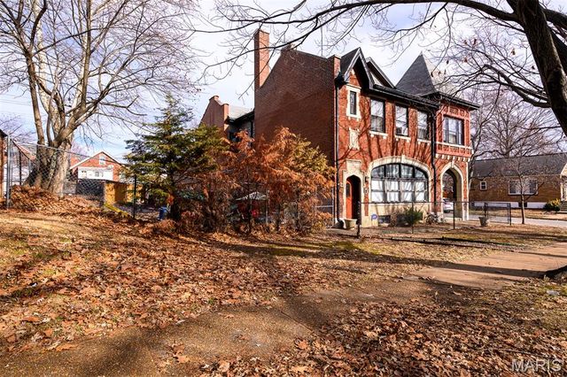 5001 Pernod Avenue, St Louis, MO 63139