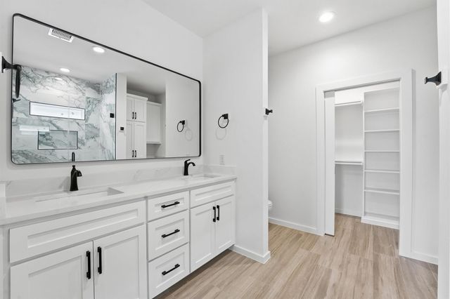 524 N 4th Street, La Porte, TX 77571