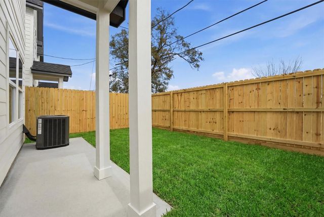 524 N 4th Street, La Porte, TX 77571