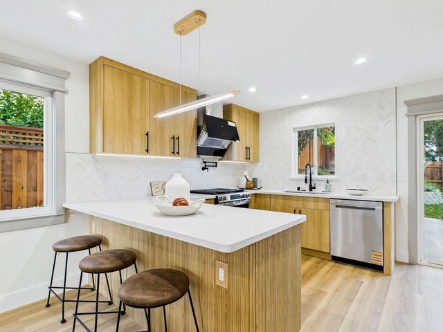 17658 Garland Ct, Castro Valley, CA 94546