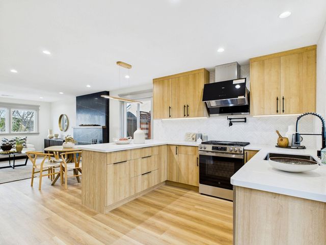 17658 Garland Ct, Castro Valley, CA 94546