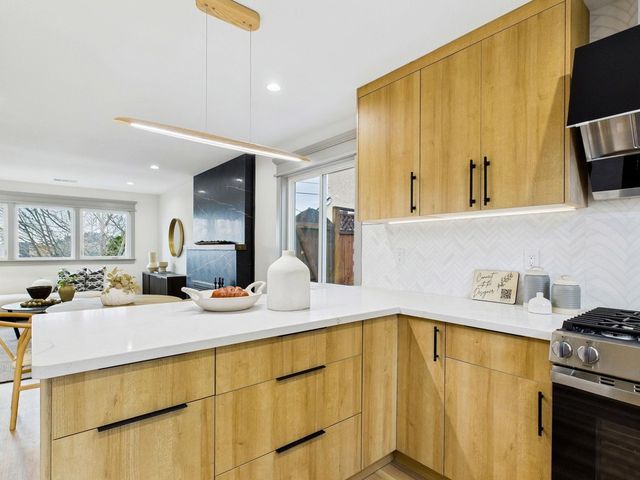 17658 Garland Ct, Castro Valley, CA 94546