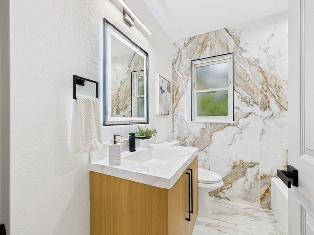 17658 Garland Ct, Castro Valley, CA 94546