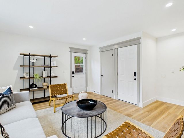 17658 Garland Ct, Castro Valley, CA 94546