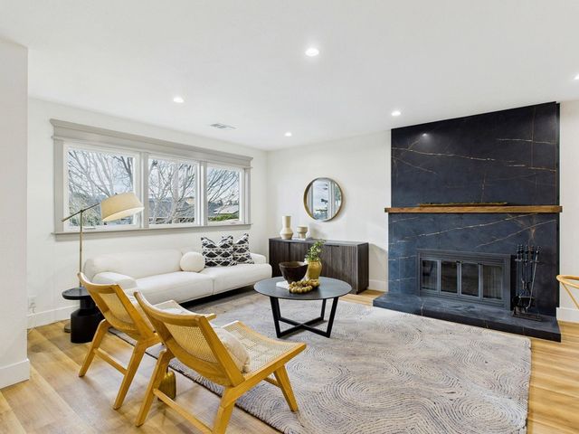 17658 Garland Ct, Castro Valley, CA 94546