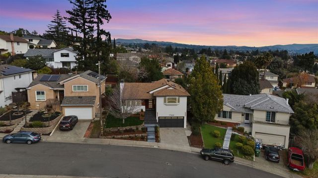 17658 Garland Ct, Castro Valley, CA 94546