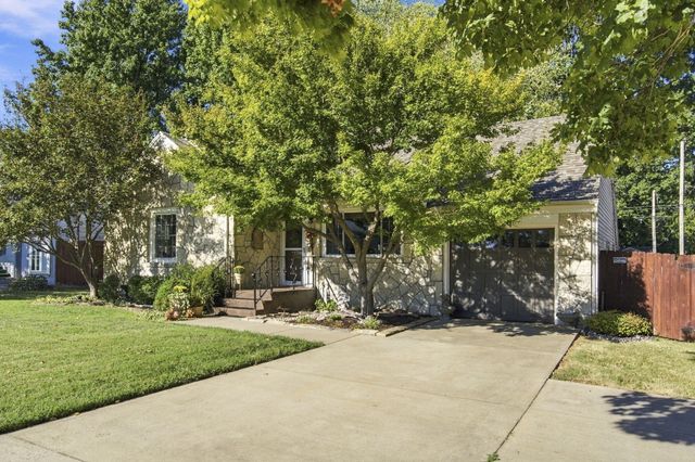 1739 S Kentwood Avenue, Springfield, MO 65804