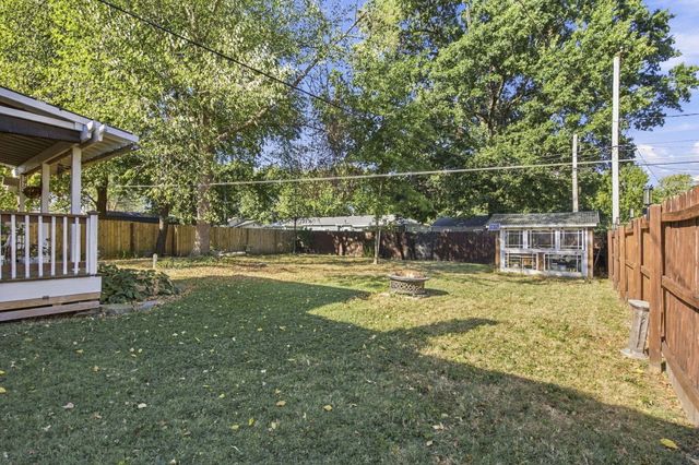 1739 S Kentwood Avenue, Springfield, MO 65804