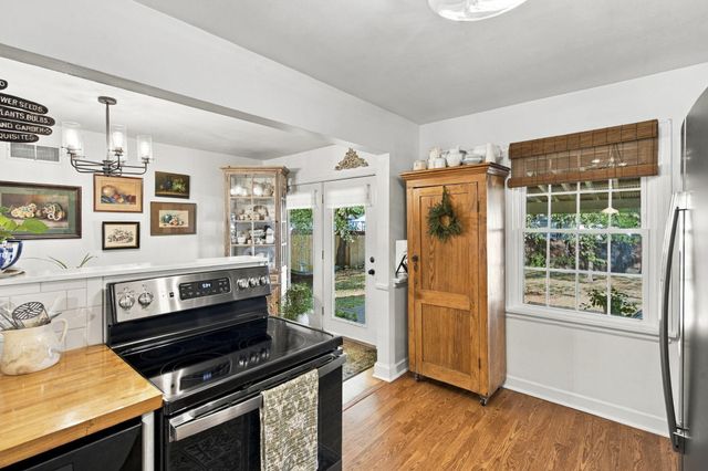 1739 S Kentwood Avenue, Springfield, MO 65804