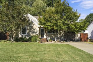 1739 S Kentwood Avenue, Springfield, MO 65804