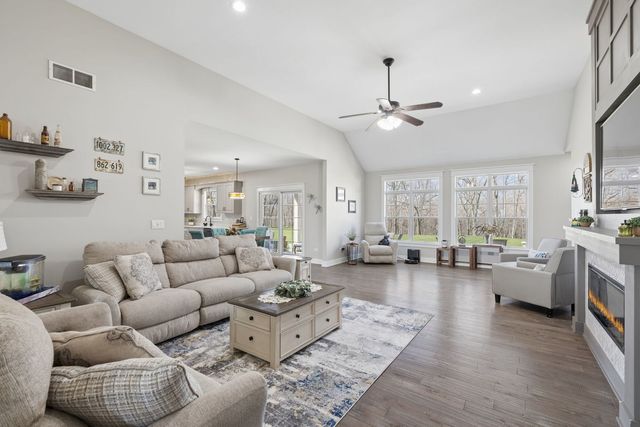 15919 Burr Oak Road, Plano, IL 60545