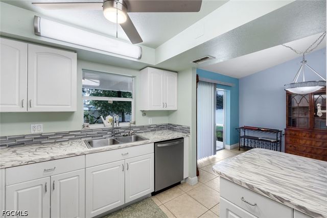 410 SW 7th CT, Cape Coral, FL 33991