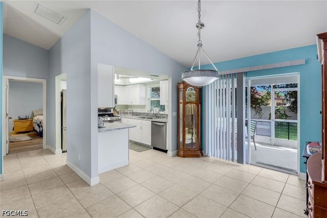 410 SW 7th CT, Cape Coral, FL 33991