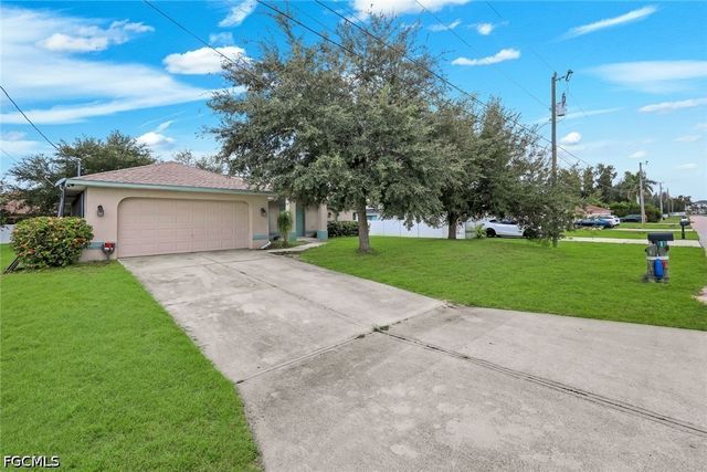 410 SW 7th CT, Cape Coral, FL 33991