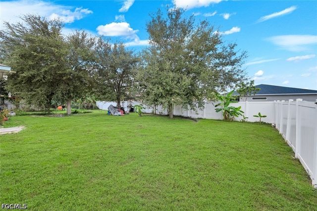 410 SW 7th CT, Cape Coral, FL 33991