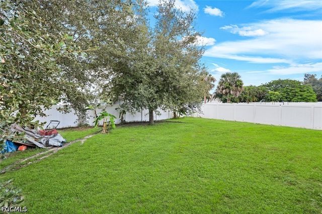 410 SW 7th CT, Cape Coral, FL 33991