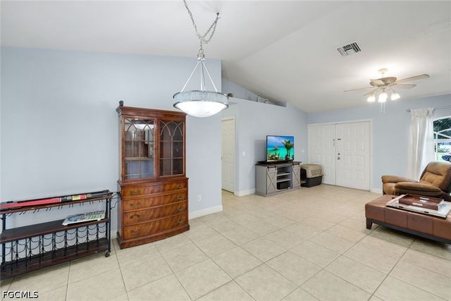 410 SW 7th CT, Cape Coral, FL 33991