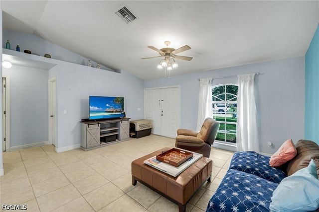 410 SW 7th CT, Cape Coral, FL 33991