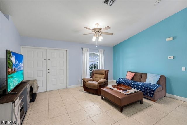 410 SW 7th CT, Cape Coral, FL 33991