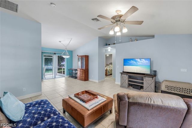 410 SW 7th CT, Cape Coral, FL 33991