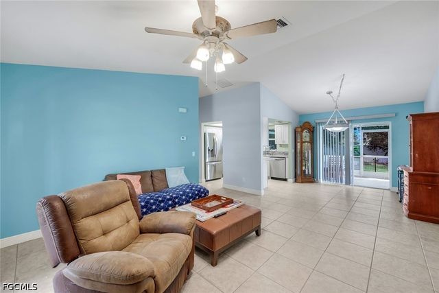 410 SW 7th CT, Cape Coral, FL 33991