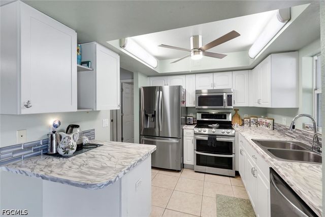 410 SW 7th CT, Cape Coral, FL 33991