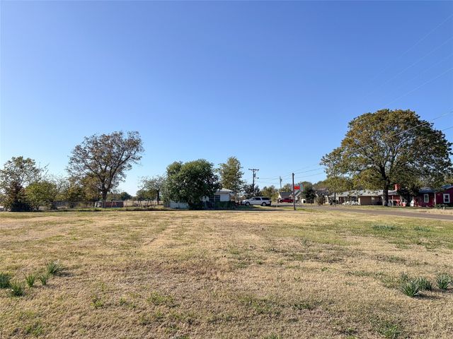 602 S 3rd Street, Mabank, TX 75147