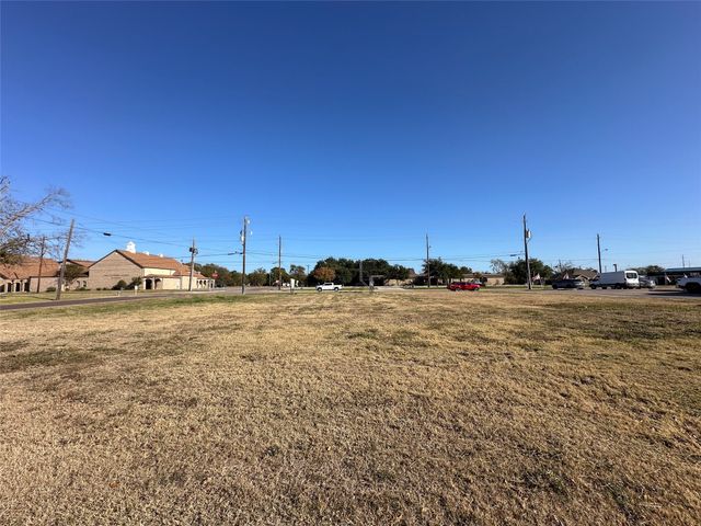 602 S 3rd Street, Mabank, TX 75147