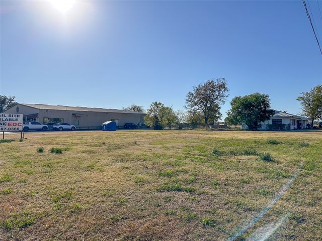 602 S 3rd Street, Mabank, TX 75147