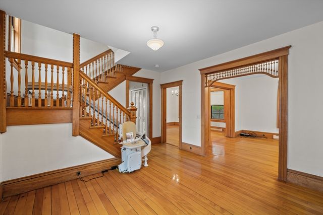 14 Circuit Ave E, Worcester, MA 01603