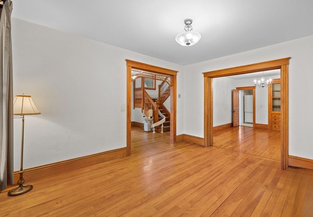 14 Circuit Ave E, Worcester, MA 01603