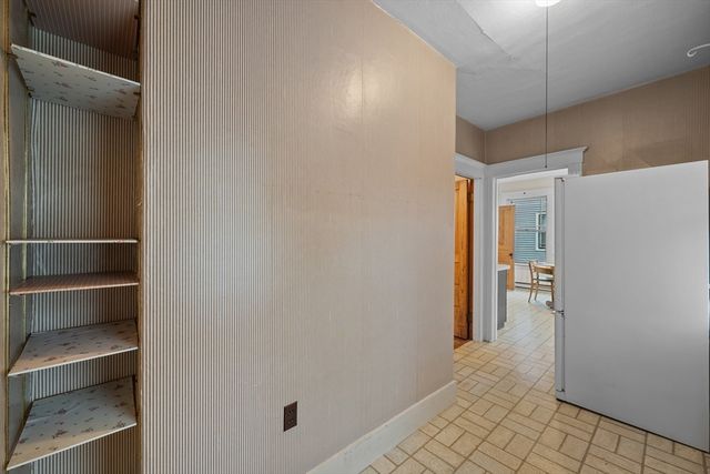 14 Circuit Ave E, Worcester, MA 01603